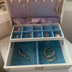 SOLD! Thank you!! 🤎Antique Jewlery Box